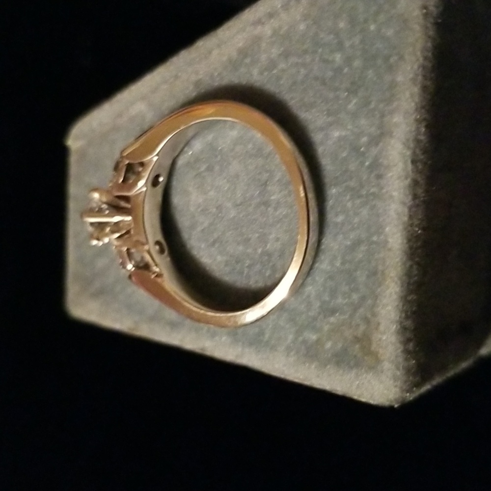 18K gold ring with 3 Beautiful Diamonds - Picture 4 of 13